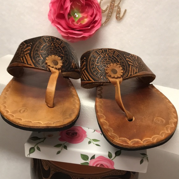 Boho Mexican LEATHER Shoe Sandals Brown Aztec Beach hippie tooled design  size 9 - Picture 3 of 13